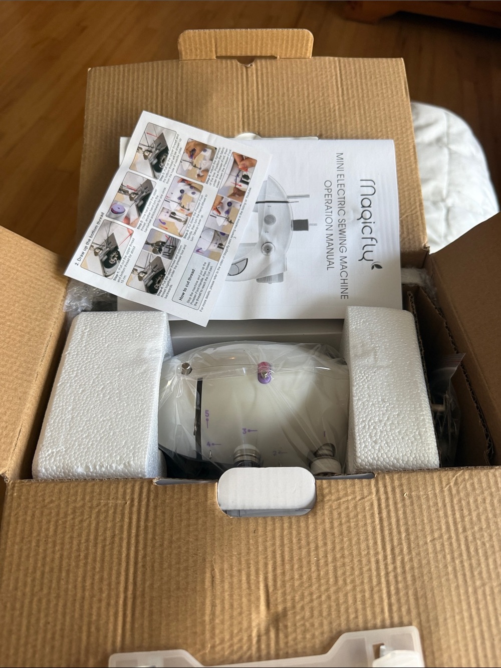 Mini Sewing Machine - Picture 4 of 5